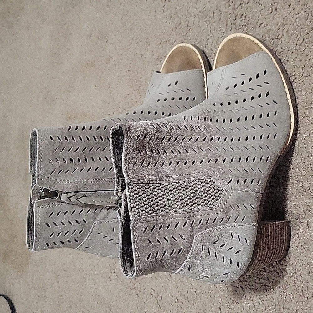 Tom's bootie shoes